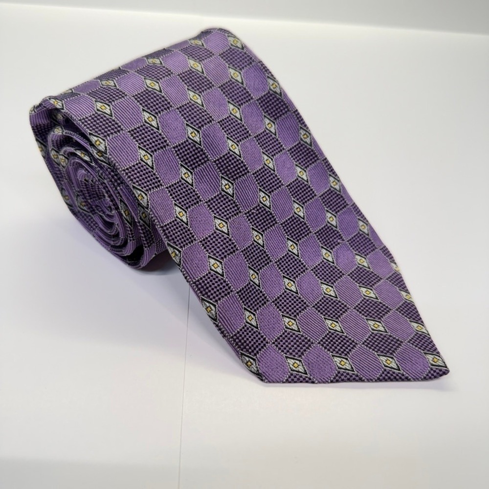 Jos A Bank Mens Silk Tie Purple Geometric Diamond Pattern Made in Italy 60x3.75